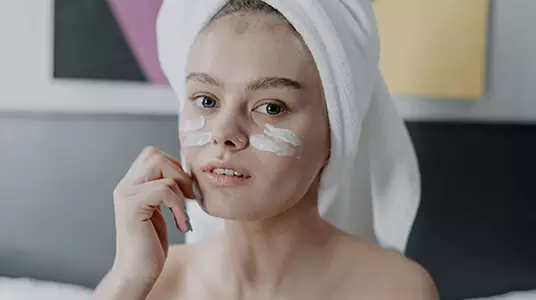 Jakie zabiegi dla cery tłustej sprawdzają się najlepiej?