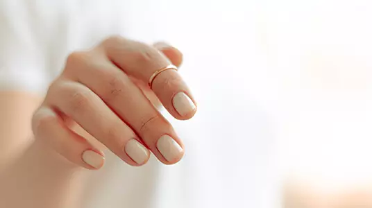 6 błędów w manicure hybrydowym, których lepiej nie popełniać?
